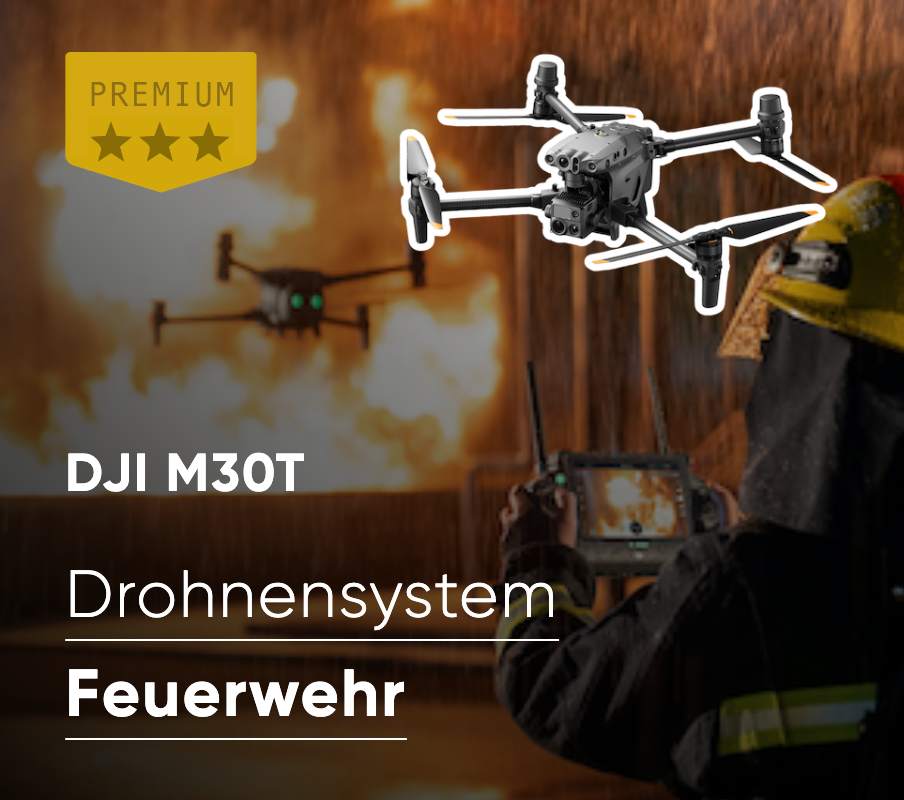 Ein Feuerwehrmann bedient ein DJI M30T Drohnensystem während eines Brandeinsatzes; auf dem Bild sind die PREMIUM-Plakette und der Schriftzug Drohnensystem Feuerwehr zu sehen.