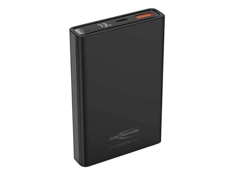 Eine schwarze Ansmann Powerbank PB222PD mit einem digitalen LCD-Display, das einen Ladezustand von 73 % anzeigt, einer Taste und einem orangefarbenen USB-Ausgang auf der Oberseite verfügt über eine leistungsstarke Kapazität von 10.000 mAh und unterstützt USB-C Power Delivery (22,5 W) für bequemes Laden.