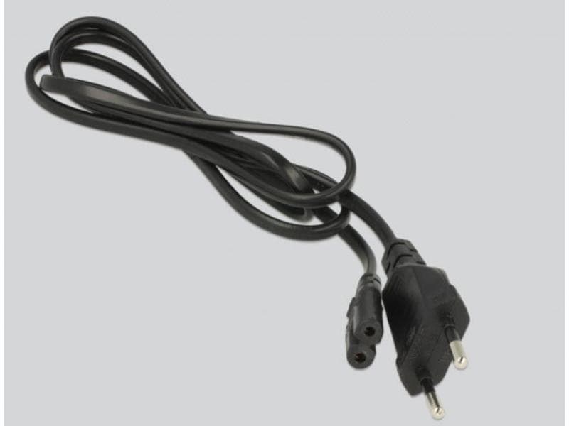 Ein schwarzes europäisches Netzkabel mit zwei Stiften, das an einem Ende einen Acht-Stecker und am anderen Ende einen Stecker aufweist und locker auf einem hellgrauen Hintergrund aufgewickelt ist – ideal zur Stromversorgung von Geräten wie dem Delock Ladestation 63974 USB-Ladegerät (1× USB-C PD 60 W + 3× USB-A) von Delock.