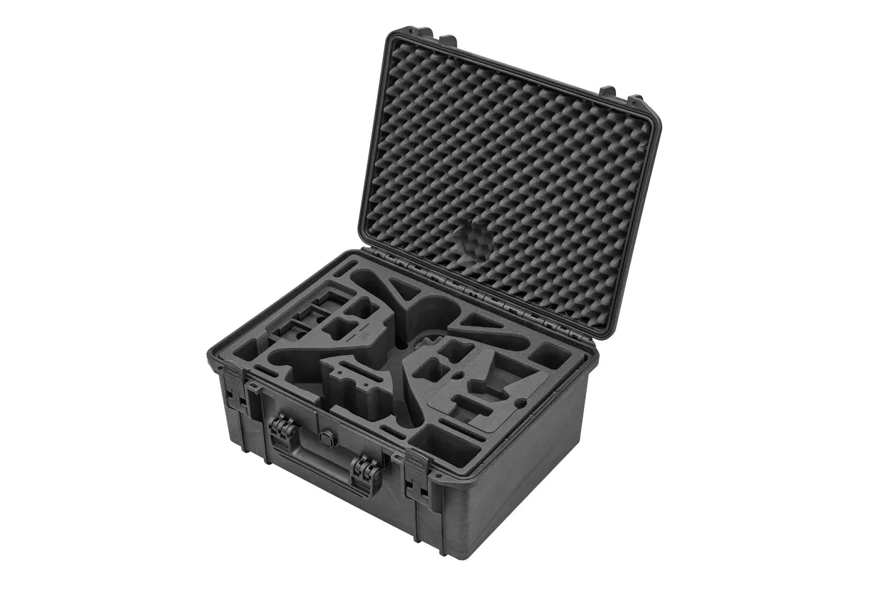 Der TomCase Mavic 3 (M3) Enterprise Koffer XT465 – Ready to Fly Version ist ein schwarzer, wasserdichter Koffer mit speziellem Schaumstoff, der für die sichere Aufbewahrung einer DJI Mavic 3 Enterprise und Zubehör konzipiert ist und über einen Deckel aus Eierkarton-Schaumstoff für zusätzlichen Schutz verfügt.