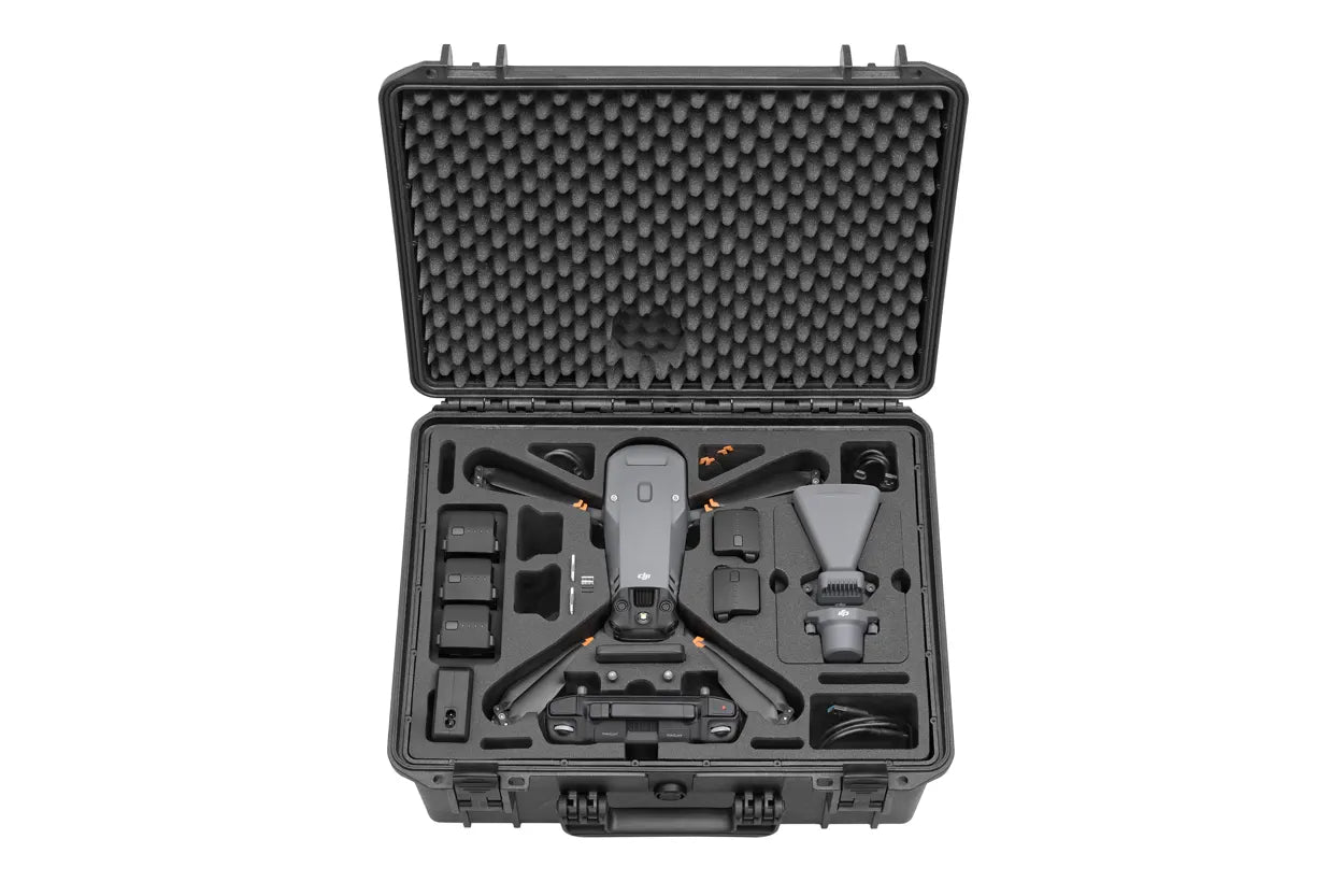 Der TomCase Mavic 3 (M3) Enterprise Koffer XT465 – Ready to Fly Version organisiert und schützt Ihren DJI Mavic 3 Enterprise, drei Batterien, Propeller, die Fernbedienung und Zubehör sicher mit benutzerdefinierten Schaumstoffeinlagen.