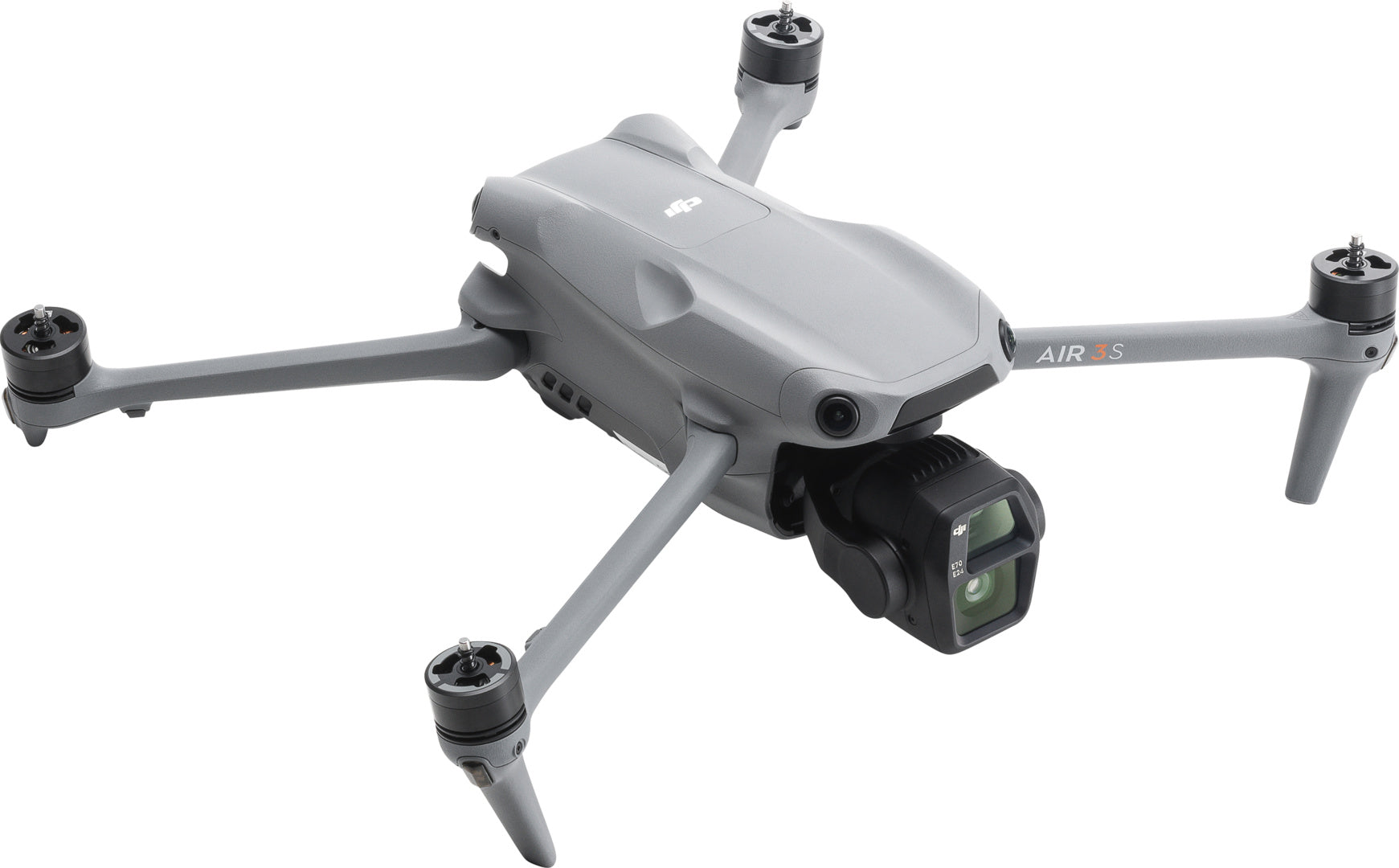 Die DJI Air 3S Fly More Combo (RC 2) von DJI Consumer ist eine elegante, graue Quadrocopter-Drohne mit einem Dual-Kamerasystem und einem 1-Zoll-CMOS-Sensor. Die vier nach außen abgewinkelten Propeller ermöglichen eine Flugzeit von bis zu 45 Minuten und ermöglichen mit der kompakten Frontkamera atemberaubende Luftaufnahmen.