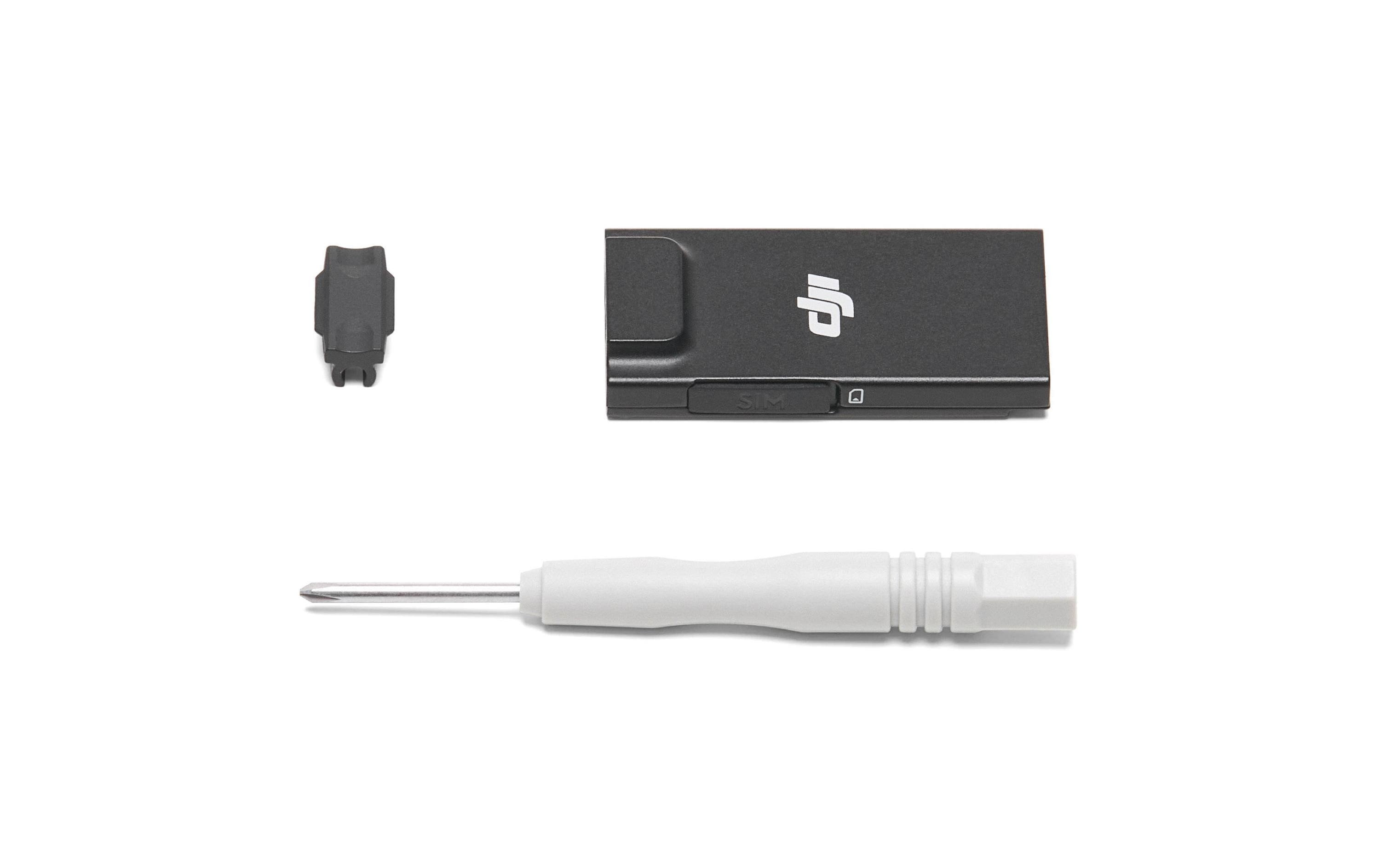 Der DJI Enterprise DJI Cellular Dongle 2, ein kleines schwarzes rechteckiges Gerät mit einem SIM-Kartensteckplatz und einem winzigen Anschluss, ist auf einem weißen Hintergrund neben einem Schraubenzieher mit weißem Kunststoffgriff und Metallspitze angeordnet.