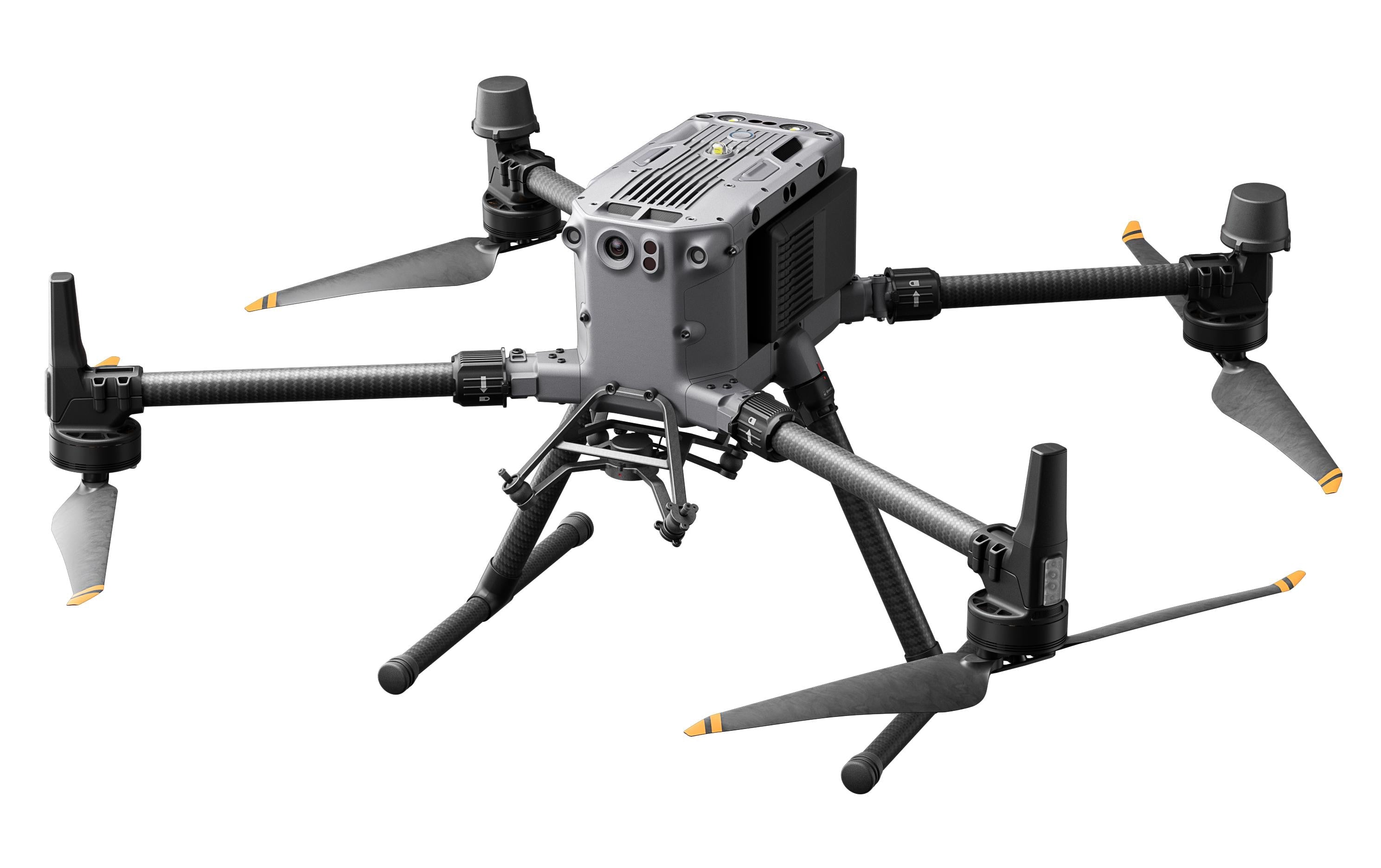 Der DJI Enterprise Multikopter Matrice 350 RTK (EU) DJI Care Basic, ausgestattet mit vier Propellern, Carbonfaserarmen und einem zentralen Kameramodul am Fahrwerk, steht bereit für beeindruckende Luftaufnahmen vor einem weißen Hintergrund.