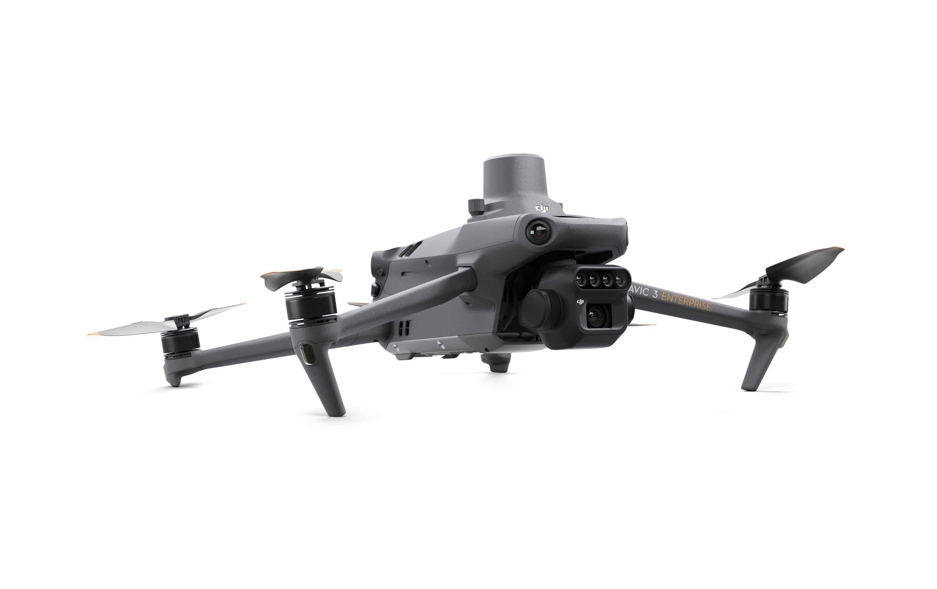 Der DJI Enterprise Multikopter Mavic 3 Multispectral (EU/C2) ist eine elegante, graue Drohne mit vier Propellern und einer Frontkamera. Ihr kompaktes Design mit klaren Linien macht sie perfekt für Präzisionsaufgaben wie die Landwirtschaft und symbolisiert modernste Flugtechnologie vor weißem Hintergrund.