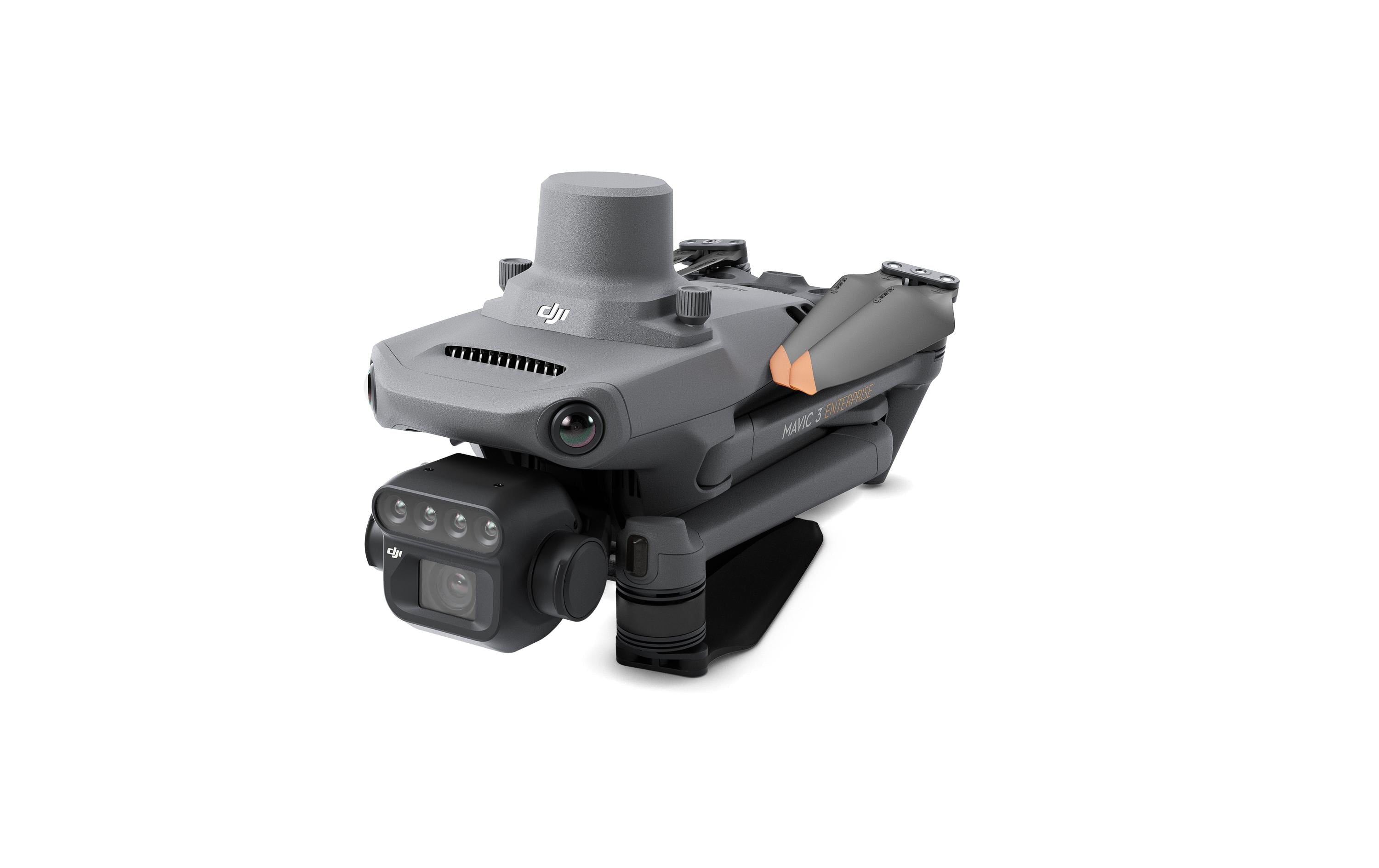 Der zusammengefaltete graue DJI Enterprise Multikopter Mavic 3 Multispectral (M3M) verfügt über eine zylindrische Aufsatzhalterung und mehrere Kameraobjektive, die für landwirtschaftliche Anwendungen mit einem fortschrittlichen Multispektral-Bildgebungssystem konzipiert sind.