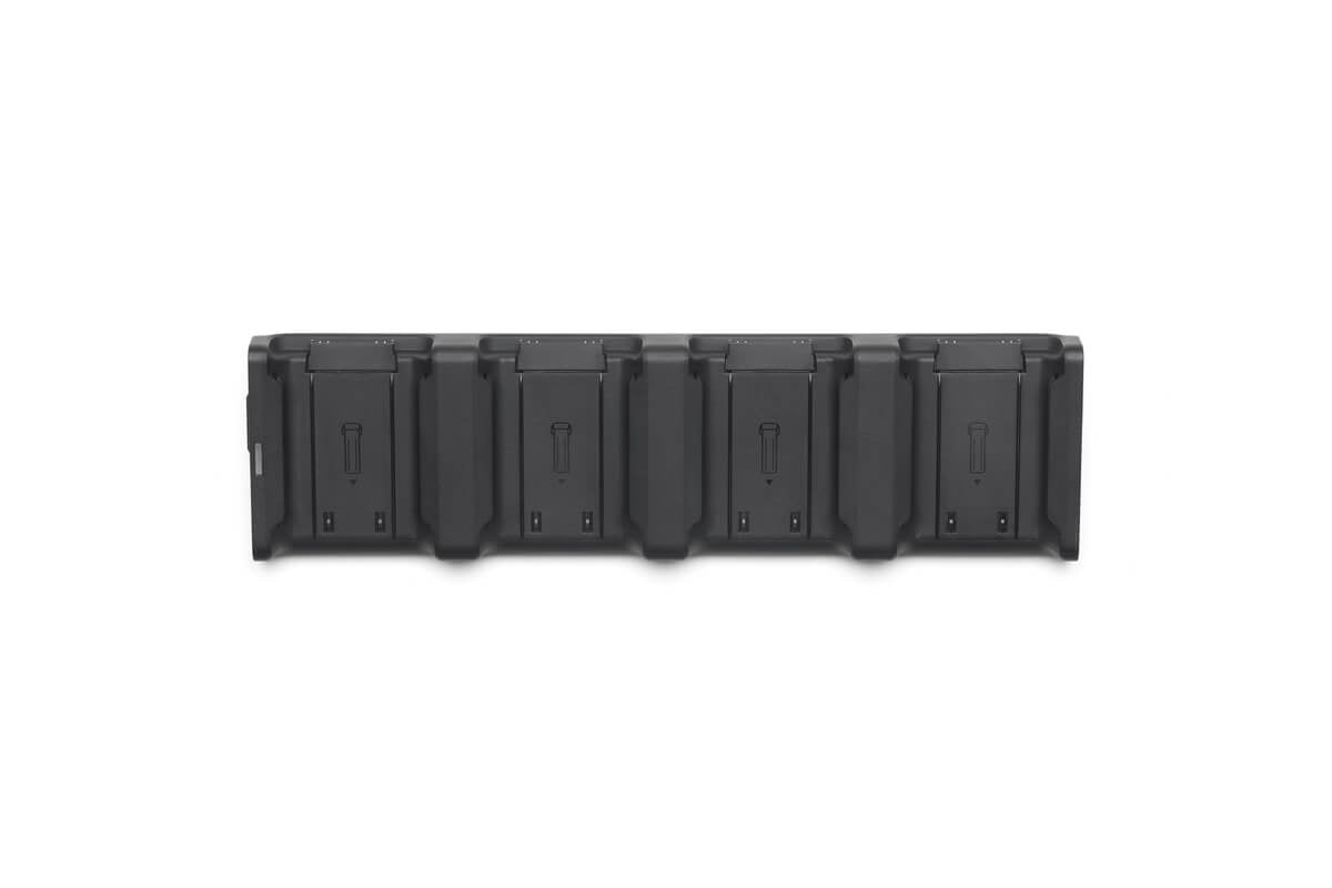 Ein eleganter DJI Enterprise Charging Hub für die Matrice 4-Serie, der bis zu fünf intelligente Flugakkus auflädt, wird ordentlich in einer Reihe vor einem makellos weißen Hintergrund angezeigt.