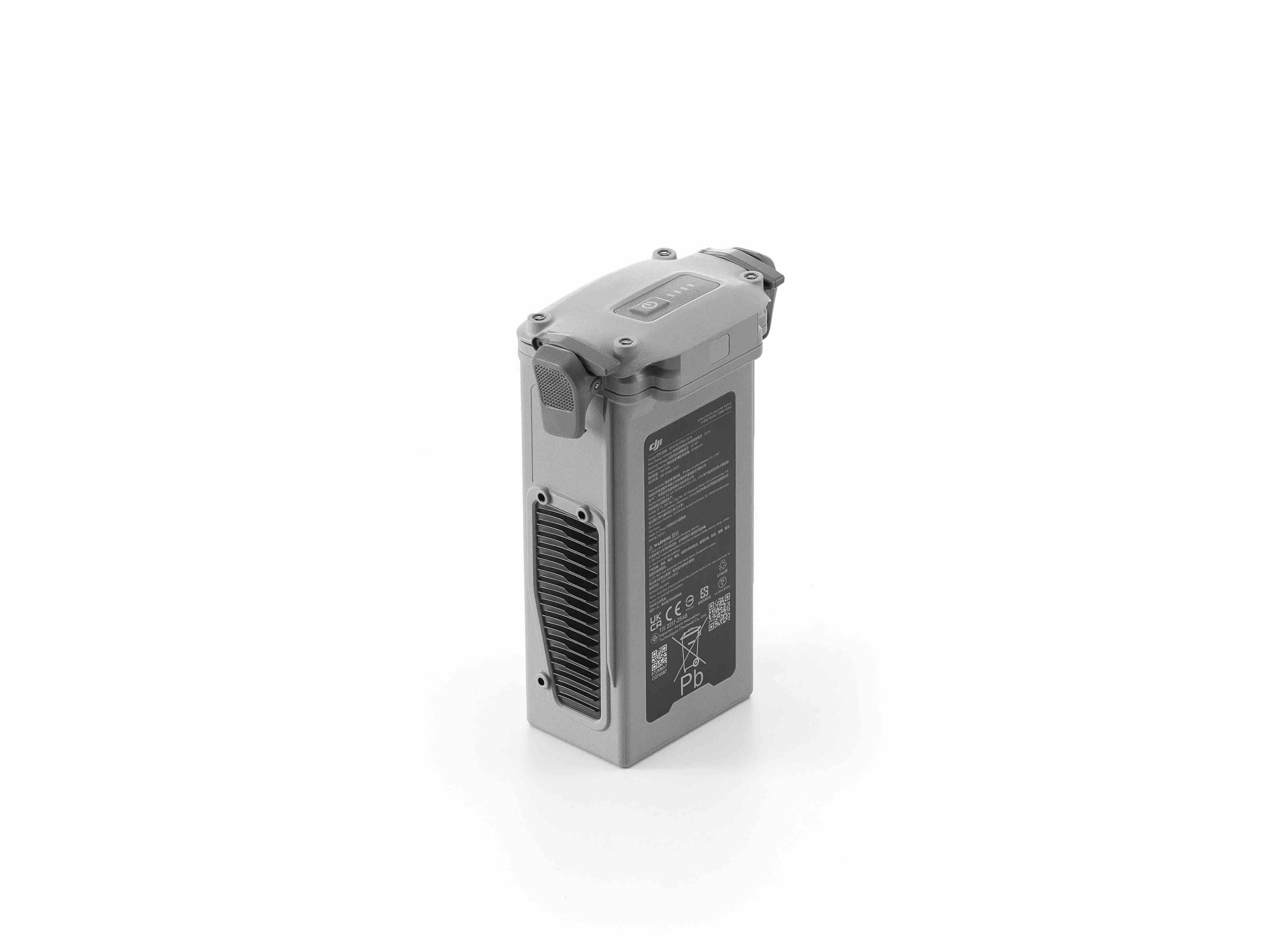 Ein rechteckiger, grauer DJI Enterprise Akku BPX230-6768-22.14 Li-Ion 6S-Akku mit aufgedruckten Sicherheitsinformationen steht aufrecht auf weiĂźem Hintergrund; entwickelt fĂĽr die DJI Matrice 4D-Serie (M4TD & M4D).
