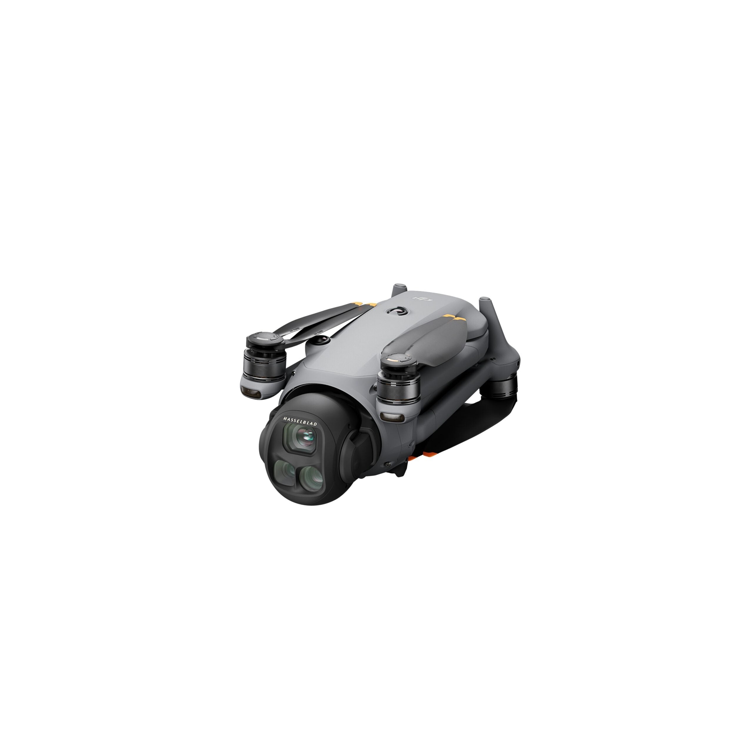 Eine graue DJI Mavic 4 Pro 512GB Creator Combo von DJI Consumer, ausgestattet mit einem 100MP Hasselblad Dreifachkamera-System für atemberaubende 6K HDR-Videos, eingeklappten Armen und RC Pro 2 Controller, ist vor einem schlichten weißen Hintergrund zu sehen.