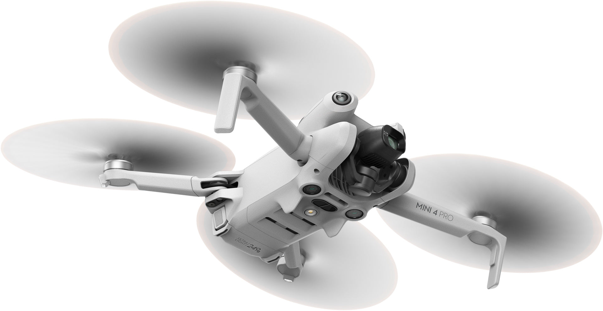 Ein grauer DJI Mini 4 Pro Fly More Combo (RC 2) Quadrocopter mit vier rotierenden Propellern ist im Flug zu sehen (von unten betrachtet). Er verfügt über eine Frontkamera vor weißem Hintergrund und trägt den Namen Mini 4 Pro an der Seite, was seine beeindruckende Bildgebungsleistung hervorhebt.