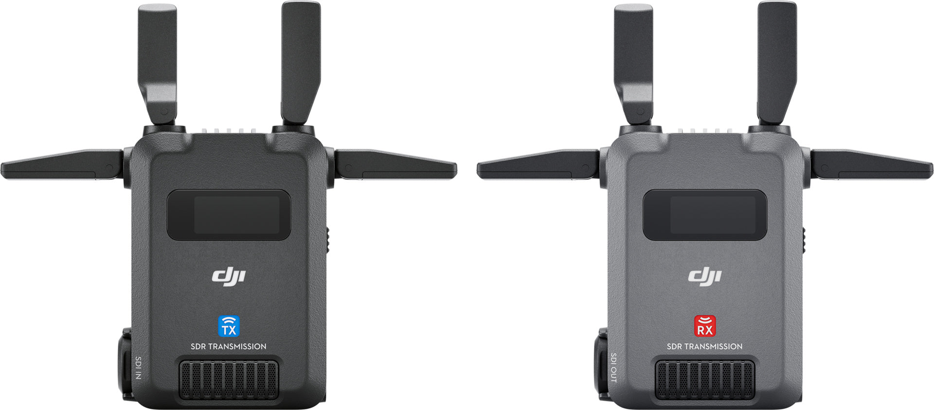 Zwei schwarze DJI Pro Digitale Bildübertragung - SDR Transmission Combo Geräte stehen mit je drei Antennen nebeneinander: links TX mit blauem, rechts RX mit rotem Icon. Beide bieten bis zu 3 km Reichweite und Ronin-Kompatibilität für nahtlose Verbindung.