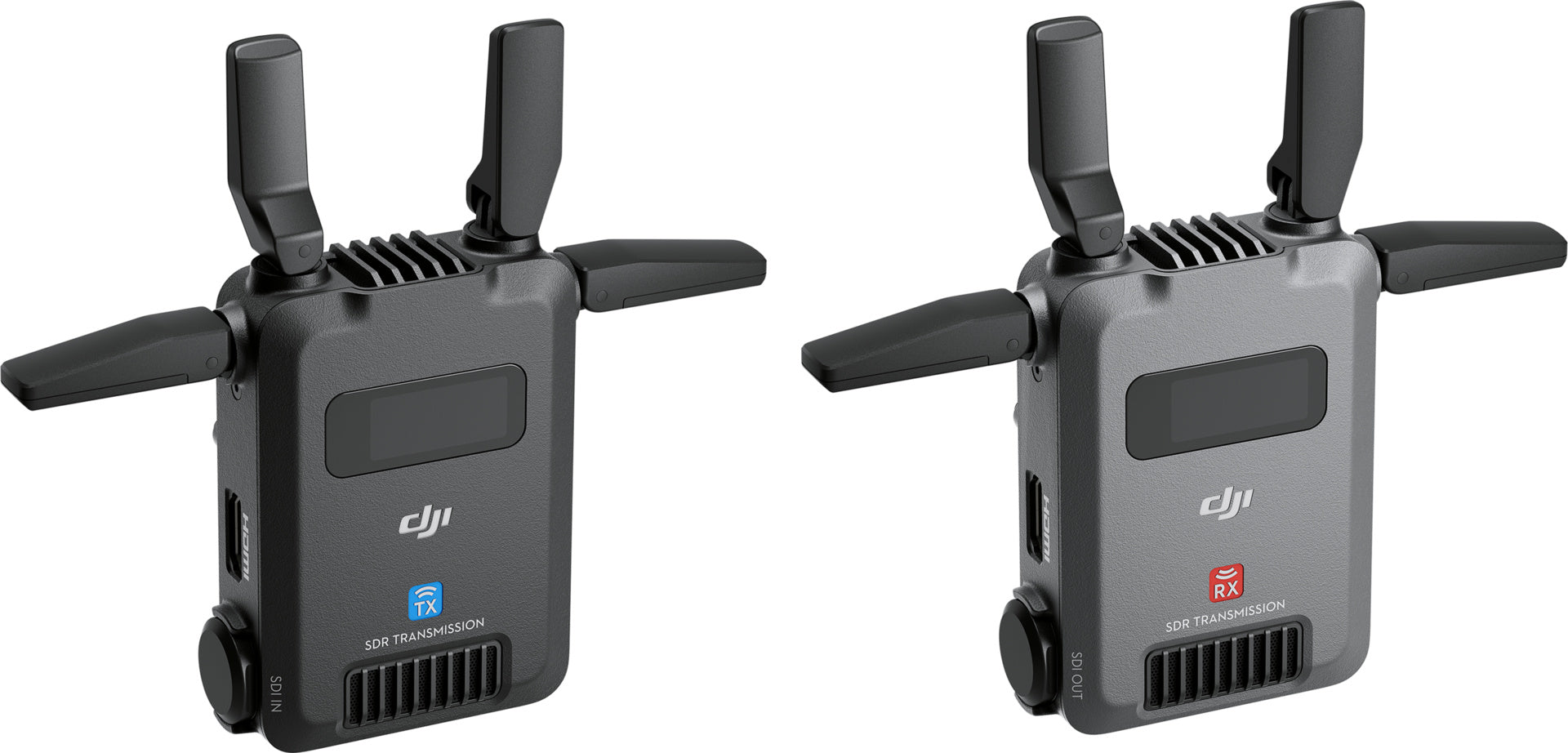 Zwei kompakte schwarze DJI Pro SDR Transmission Combo-Geräte mit Antennen – blauer TX und roter RX – mit der Aufschrift „SDI TRANSMISSION“ ermöglichen digitale Bildübertragung und Ronin-Kompatibilität für drahtlose Video-Workflows bis zu 3 km.