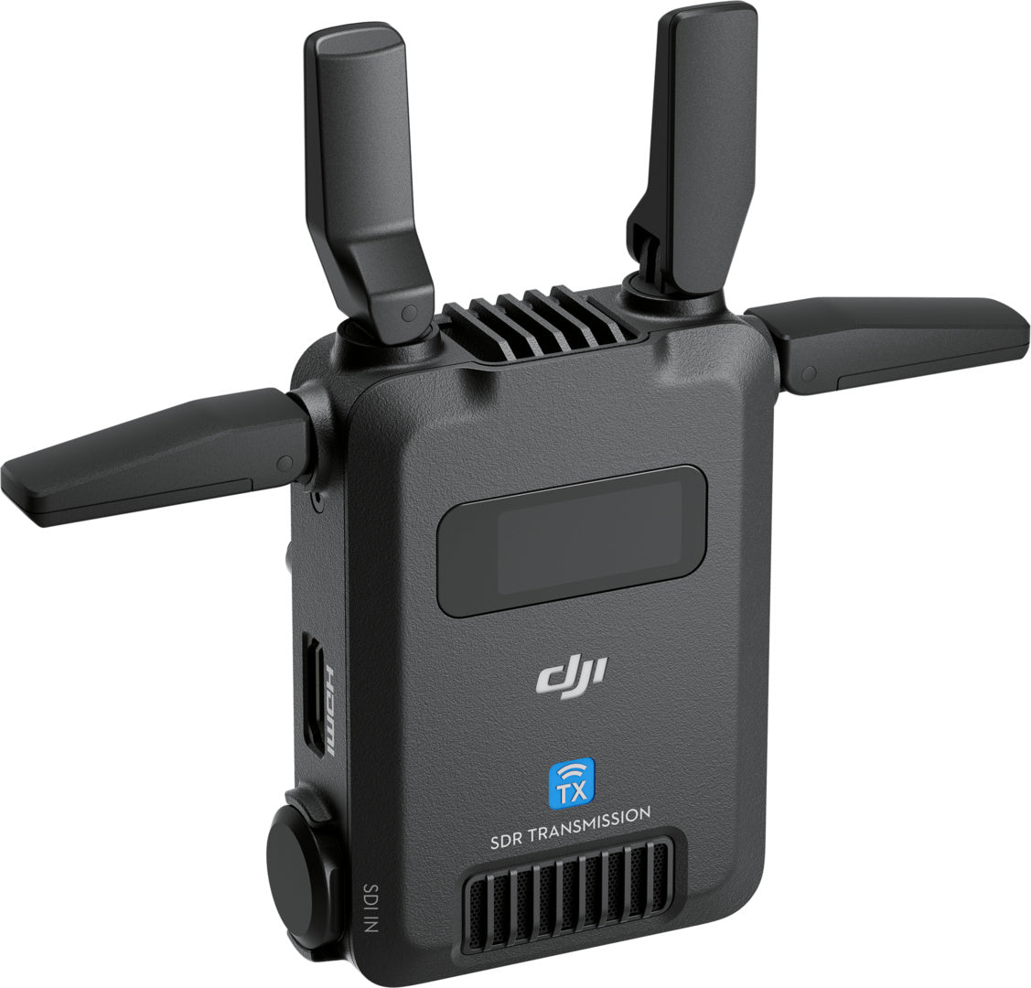Der DJI Pro Digitale Bildübertragung TX ist ein kompakter schwarzer SDR-Übertragungssender mit drei faltbaren Antennen, Anzeigebildschirm, Belüftungsöffnungen und Anschlussports, der eine drahtlose 1080p-FHD-Videoübertragung bis zu 3 km mit RX-Empfänger ermöglicht.