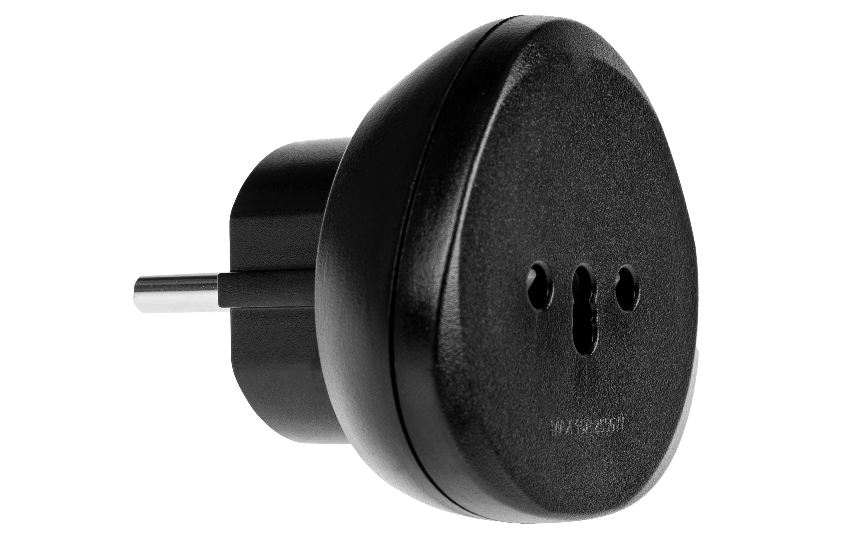 Der CIELOTEC FURBER.power Reiseadapter CH – Schuko 3-Polig für Powerstations ist ein schwarzer Schweizer Reiseadapter mit runden Stiften und drei Löchern, der mit mehreren Steckertypen, einschließlich EU-Steckdosen, kompatibel ist. Abbildung auf weißem Hintergrund.