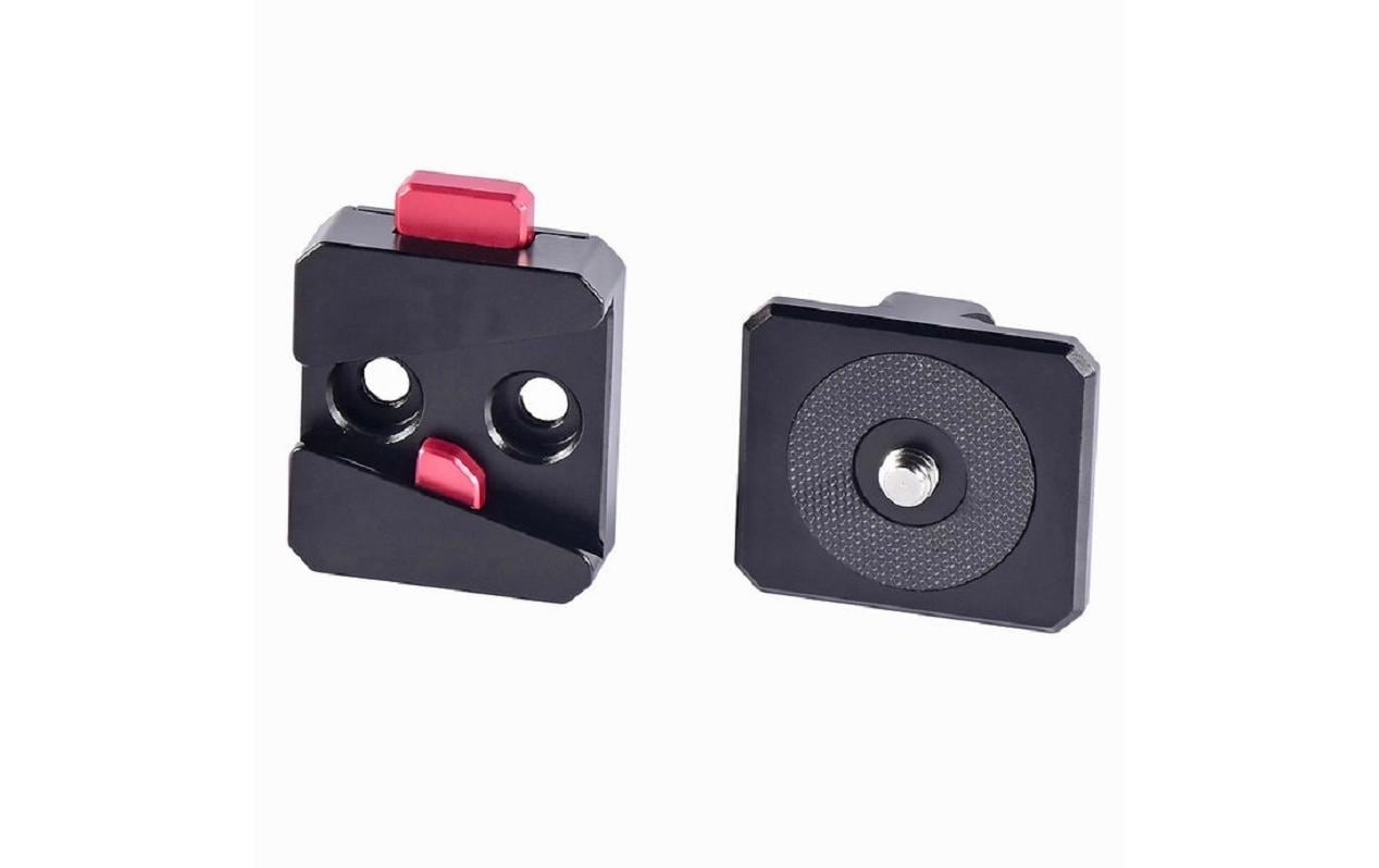 Zwei schwarze LifThor-Schnellwechselplatten mit roten Akzenten und einem 1/4-Zoll-Gewinde, eine mit zwei Löchern und einem Hebel und eine andere mit strukturierter Mitte. Diese effizienten rechteckigen Platten sind perfekt für LifThor-Monitorhalterungs-Setups und gewährleisten eine optimierte Befestigung.