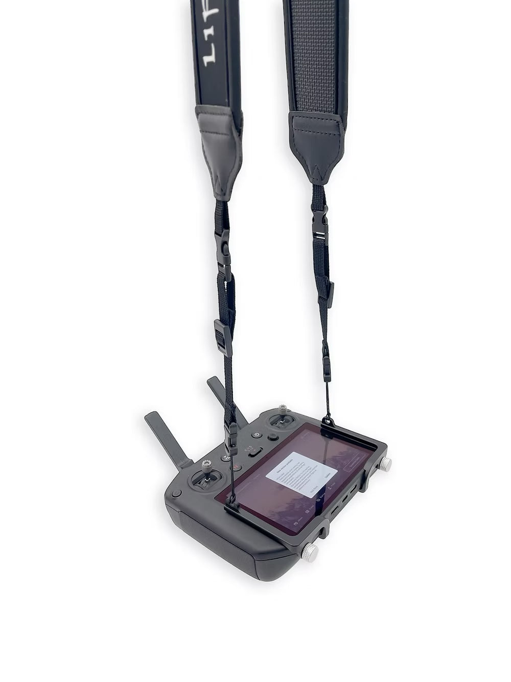 Der LifThor Sendergurt Claw PRO 2 für DJI RC Pro (RC1 & RC2 – Mavic 3 Serie) unterstützt den Smart Controller bequem mit seinem lebendigen Bildschirm und den zwei Joysticks und zeigt eine intuitive Benutzeroberfläche, während Antennen an der Oberseite die Konnektivität verbessern.