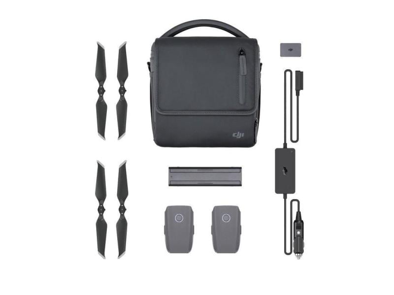 Das DJI Enterprise Fly More Kit Mavic 2 Enterprise umfasst eine schwarze Tragetasche, geräuscharme Propeller, zwei Akkus, eine Ladestation, einen Powerbank-Adapter, ein Autoladegerät und ein Kabel – alles auf weißem Hintergrund angeordnet.
