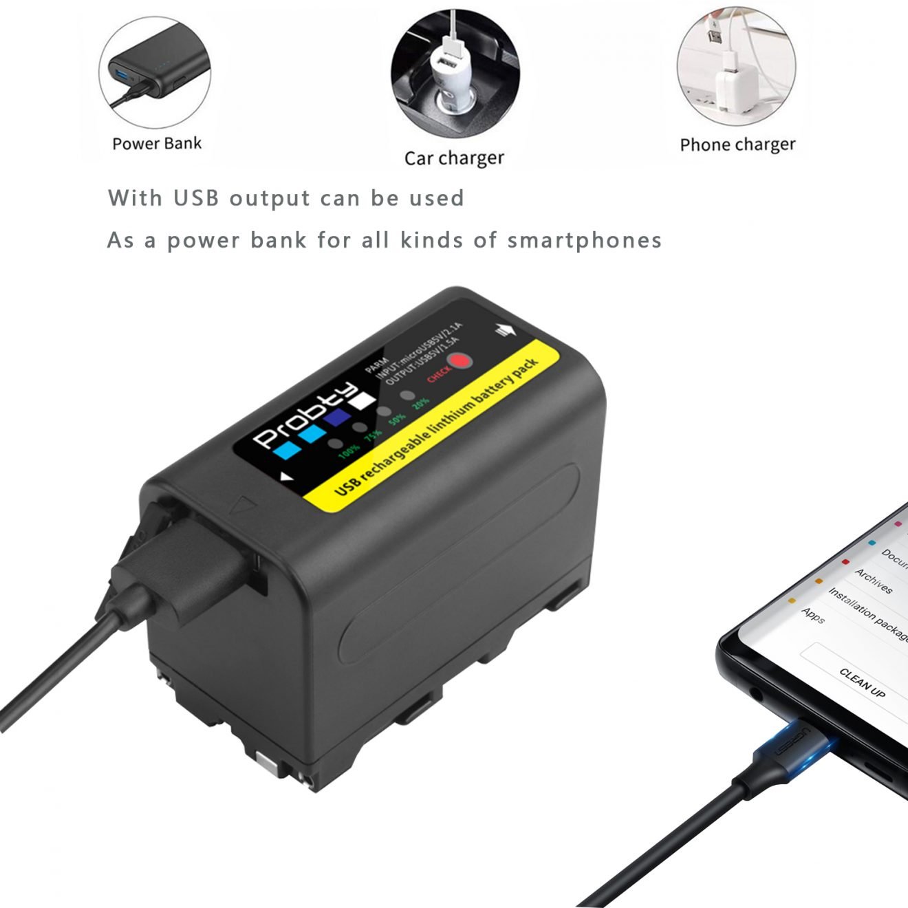 Ein schwarzer Probty NP-F780 AKKU mit integriertem Ladegerät, USB-C- und USB-A-Ausgängen lädt ein Smartphone per Kabel. Die Symbole zeigen das Laden per Powerbank, Autoladegerät und Telefonadapter an. Der Text weist auf die Verwendung des USB-Ausgangs für HDMI-Monitore hin.