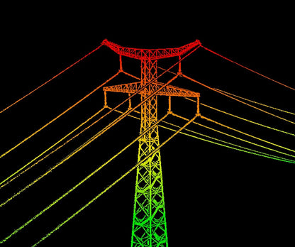 Eine digitale Illustration eines Hochspannungsmastes, inspiriert von DJI Enterprise's Zenmuse L3 - einem hochpräzisen Luft-LiDAR-System mit Dual-100MP-RGB-Kameras für professionelle Vermessung - zeigt Stromleitungen mit Schattierungen von Grün über Gelb bis Rot auf schwarzem Hintergrund.