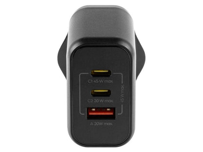 Das onit USB-Wandladegerät Triple 45 W GaN – 2× USB-C + 1× USB-A, Schwarz ist ein schwarzes Wandladegerät von onit mit zwei nach vorne gerichteten USB-C-Anschlüssen mit den Bezeichnungen „45 W max“ und „20 W max“ sowie einem einzelnen USB-A-Anschluss mit der Bezeichnung „20 W max“, wobei alle Anschlüsse gut sichtbar sind.