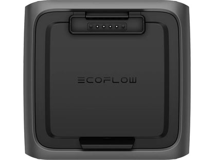 Eine schwarze EcoFlow-Zusatzbatterie RIVER 3 Plus (EB300) – 286 Wh LiFePO4 – zeichnet sich durch eine rechteckige Form mit abgerundeten Kanten, einen gut sichtbaren Griff an der Oberseite, dem mittig platzierten EcoFlow-Logo sowie fünf kleinen LED-Anzeigeleuchten darüber – dank ihrer Kapazität von 286 Wh eignet sie sich ideal als Notstromreserve oder zur Verwendung mit der EcoFlow RIVER 3 Plus Zusatzbatterie.