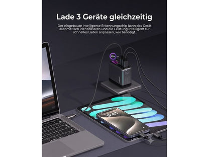 Das onit-Reiseladegerät „Travel 70 W GaN – 3 Ports, Weltweit-Adapter“ von onit lädt gleichzeitig einen Laptop, ein Smartphone und kabellose Kopfhörer auf. Dank moderner GaN-Technologie werden alle Geräte schnell und effizient aufgeladen. Der Hinweis „3 Geräte gleichzeitig laden“ unterstreicht die Fähigkeit des Ladegeräts, drei Geräte gleichzeitig zu erkennen und optimal mit Strom zu versorgen.