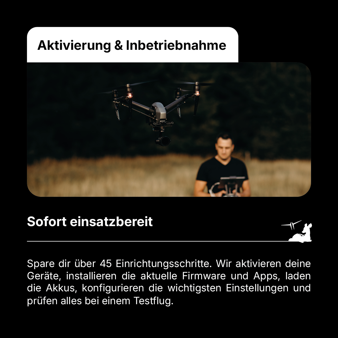 Ein Mann steuert im Freien eine professionelle Drohne. Der Text beschreibt den Aktivierungs- und Inbetriebnahmeservice von CIELOTEC für das DROHNENSET „Rehkitzrettung – DJI Matrice 4T – BASIC“: Die Geräte werden vorkonfiguriert, die Akkus geladen und ein Testflug durchgeführt, um dem Nutzer wertvolle Zeit zu sparen.