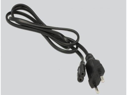 Ein schwarzes europäisches Netzkabel mit zwei Stiften, das an einem Ende einen Acht-Stecker und am anderen Ende einen Stecker aufweist und locker auf einem hellgrauen Hintergrund aufgewickelt ist – ideal zur Stromversorgung von Geräten wie dem Delock Ladestation 63974 USB-Ladegerät (1× USB-C PD 60 W + 3× USB-A) von Delock.
