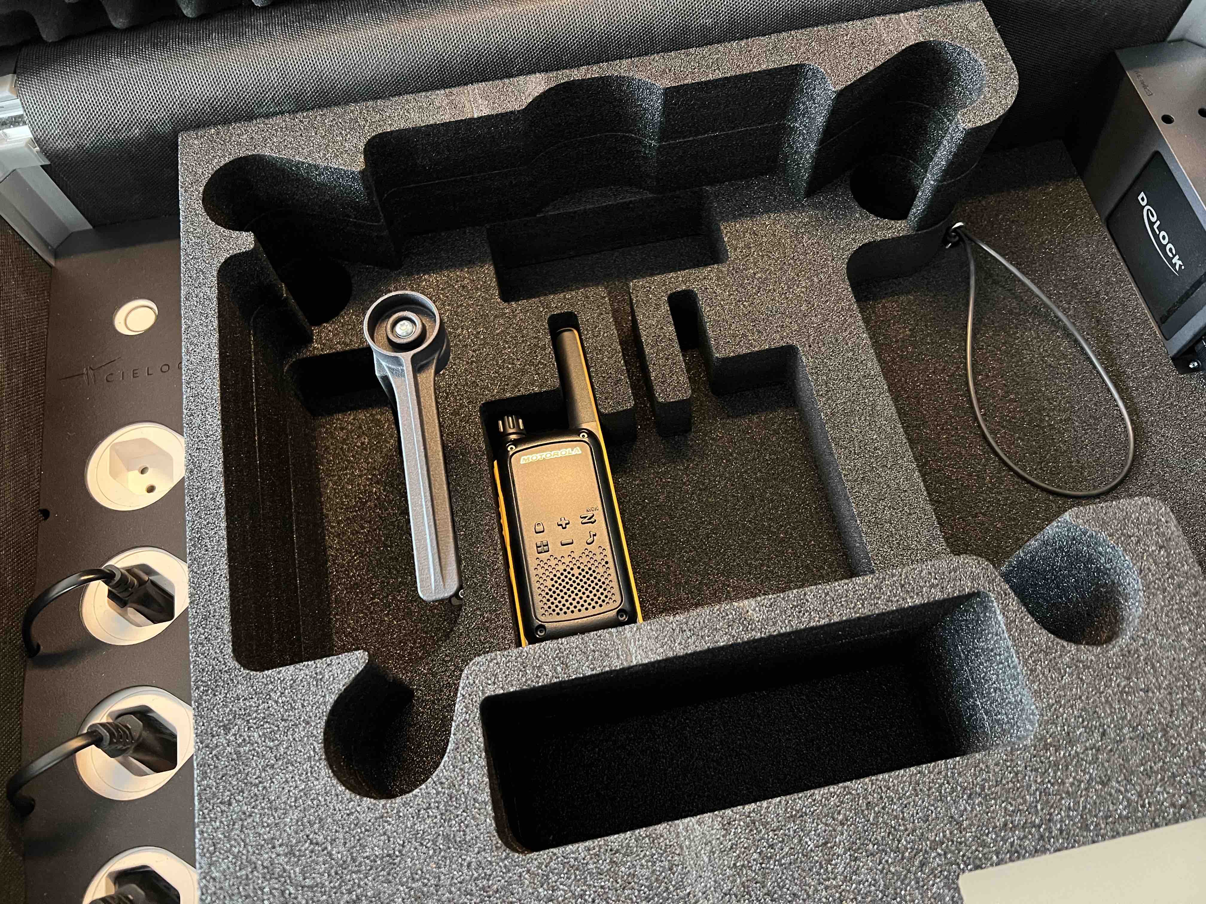 Der M3 EASYCHARGE-Koffer von CIELOTEC bietet sicheren Halt für sämtlich Komponenten der Mavic 3 Serie. inkl. zusätzlichen Funkgeräten 