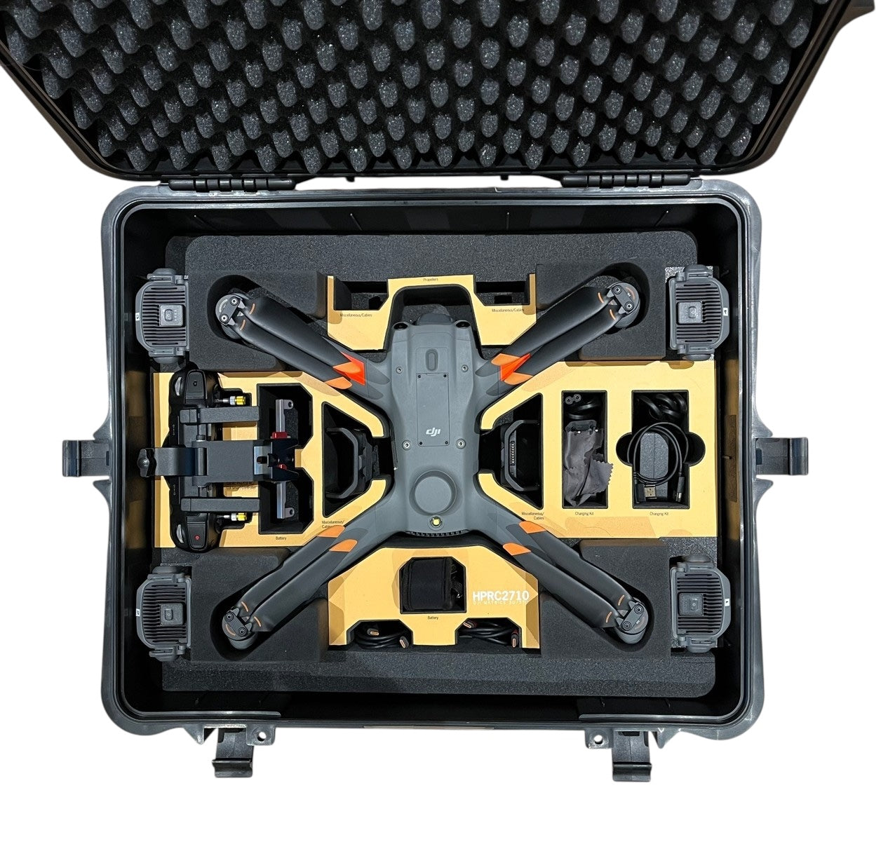 Ein schwarzer Hartschalenkoffer mit Schaumstoffeinlagen nimmt eine gefaltete DJI Enterprise Matrice 3TD (IP54, gebraucht, sehr guter Zustand) inkl. Zubehör in organisierten Fächern auf - ideal für Rettungseinsätze. NP: Fr. 11'000.- / VP: Fr. 5'500.-.