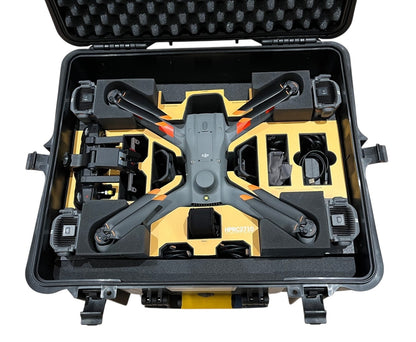 Eine DJI Enterprise Matrice 3TD Wasserresistent (IP54)-gebraucht, sehr guter Zustand-inkl. Zubehör ist in einem schwarzen Hartkoffer mit gelber Schaumstoffeinlage für Rettungseinsätze organisiert. NP: Fr. 11'000.- / VP: Fr. 5'500.-.